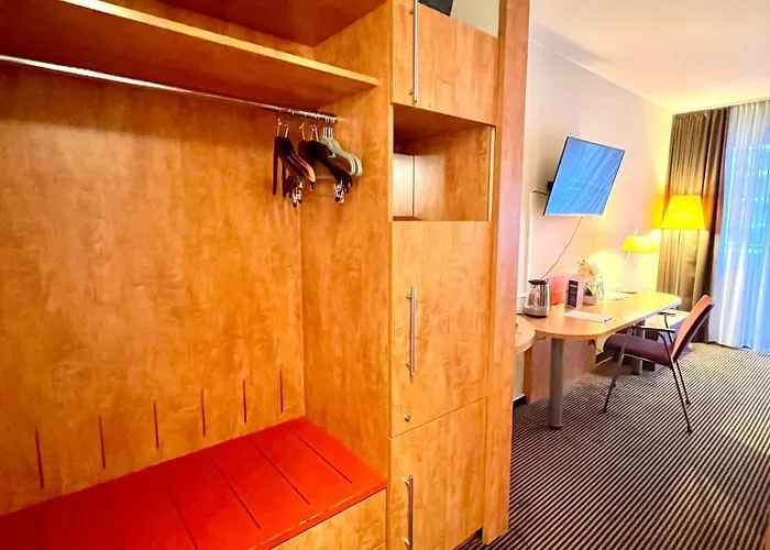 Naehe Frankfurt Messe Mit Netflix Und Balkon 美因河畔法兰克福