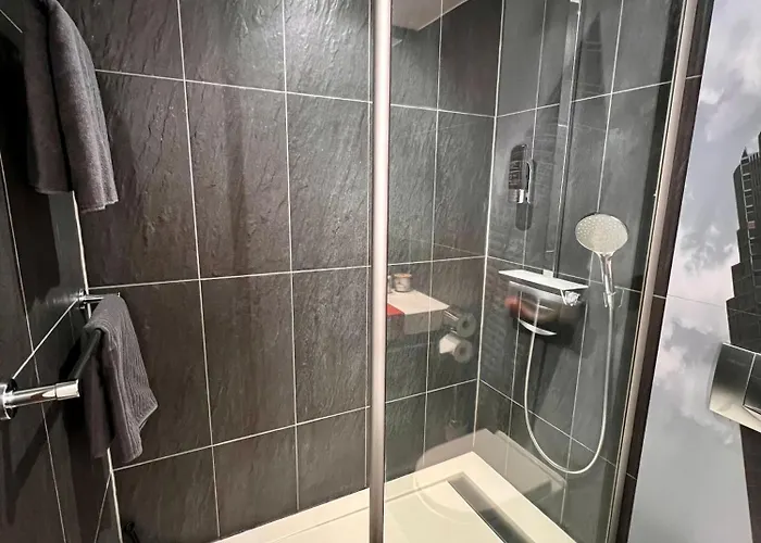 Naehe Frankfurt Messe Mit Netflix Und Balkon 美因河畔法兰克福
